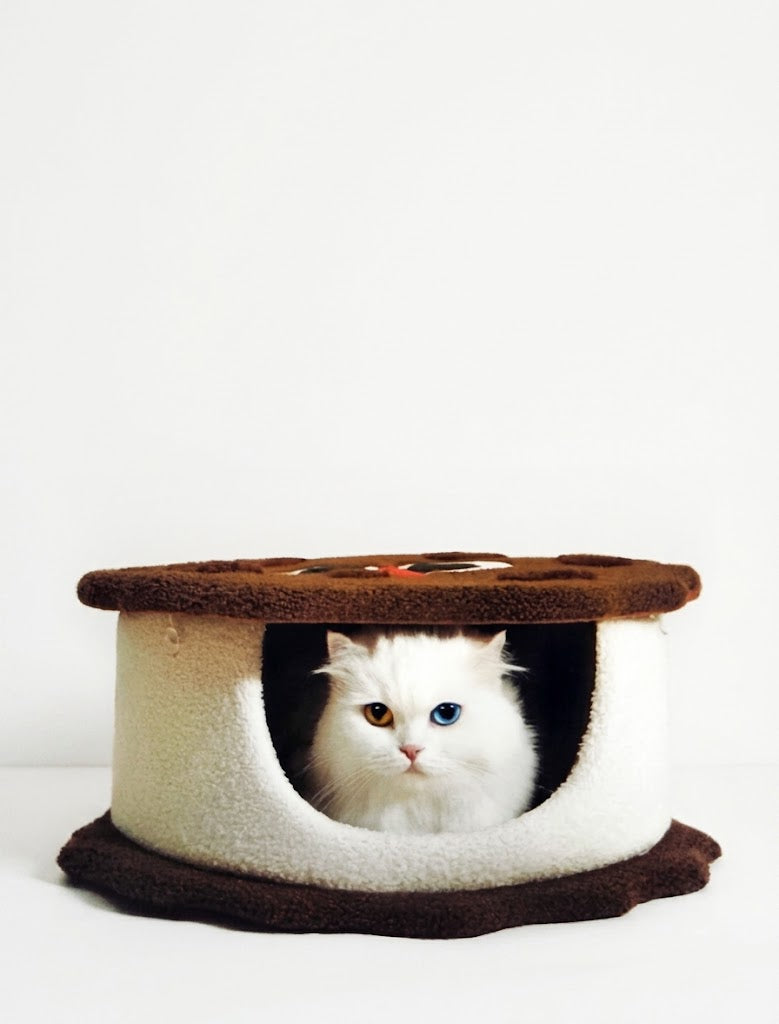 Sandwich Cookie Shaped Bed